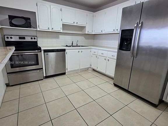 3rd image of 13499 Biscayne Blvd APT 706