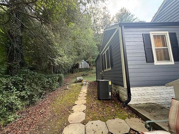 4th image of 320 Cypress St