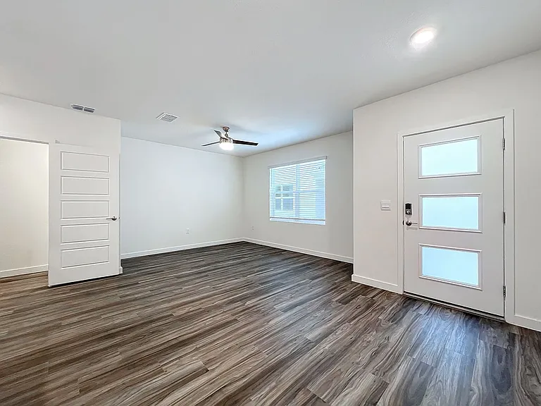 231 Dapper Ct — Photo 5