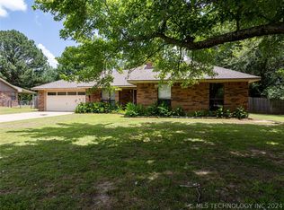 910 Meadowlark Ln, Durant, OK 74701