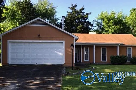 1027 Sharpsburg Dr SE Photo 1