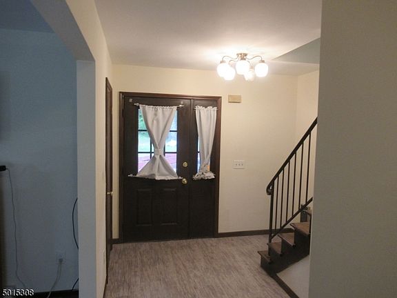 5th image of 48 Winding Hill Dr