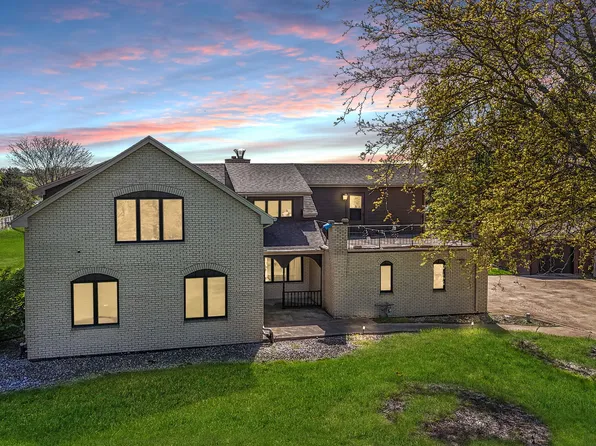 3321 E Reichert Dr, Crete, IL 60417