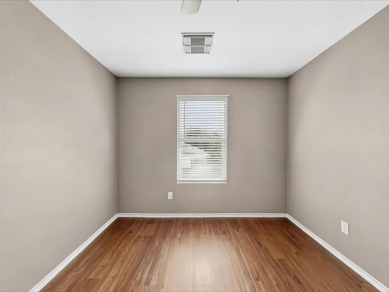 504 Leaf Cluster Ct E — Photo 8