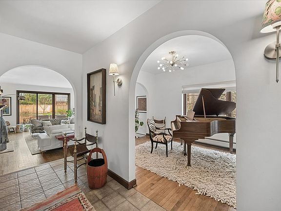 4th image of 373 Sunset Rd