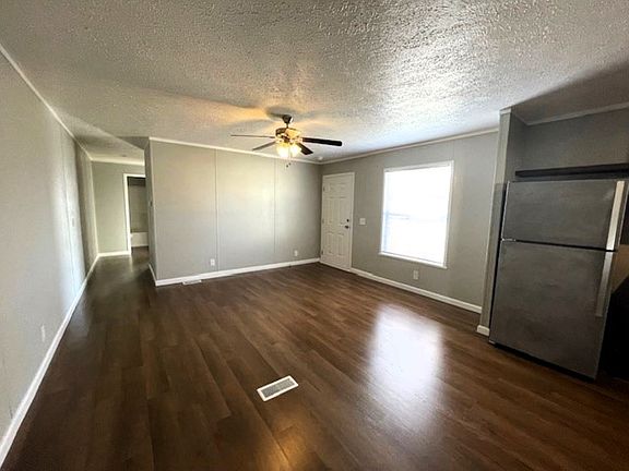 3rd image of 117 Carriage Lane Est