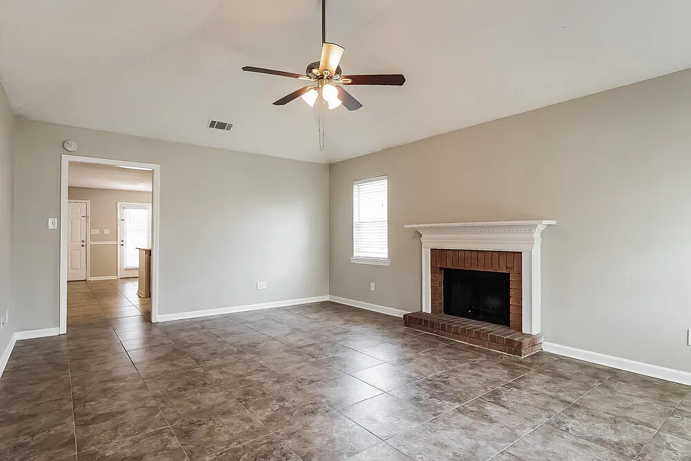 3 bed, 2.0 bath, 1420 sqft, $1,850 — Photo 4
