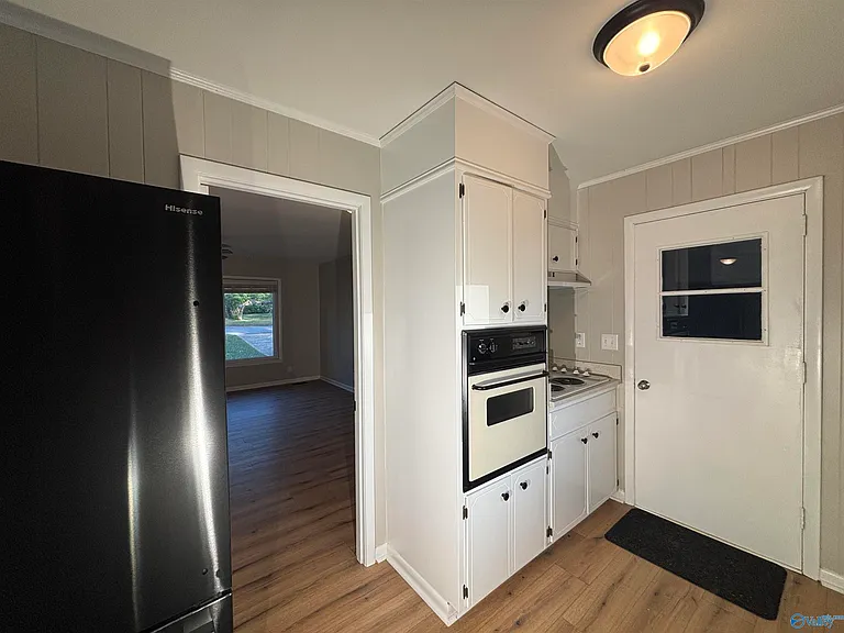 510 Clift Dr — Photo 10