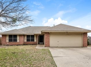 704 Stonebrooke Dr, Burleson, TX 76028