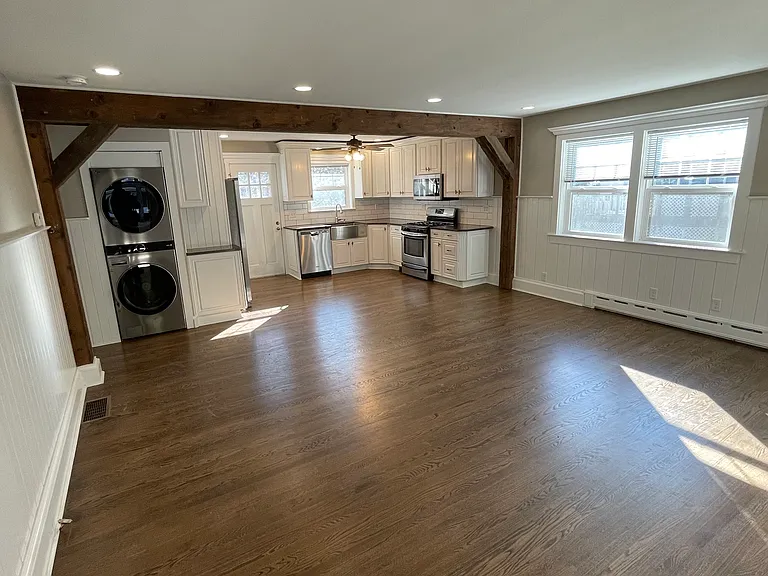 425 N Gates St — Photo 13