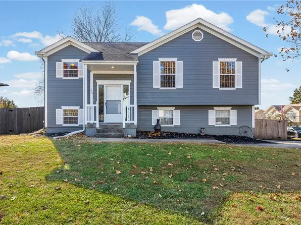 300 Copeland Dr, Greenwood, MO 64034