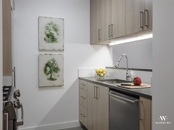 4th image of 200 E 39th St APT 4C