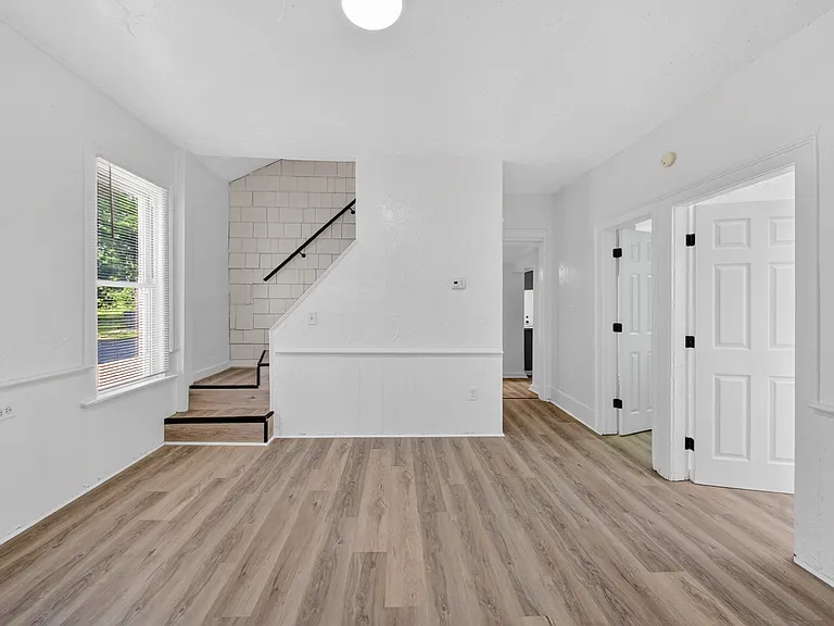 511 Brown St — Photo 12
