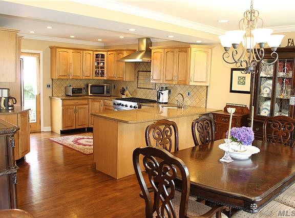 5th image of 67 Arlyn Dr E