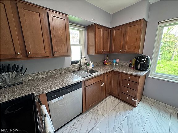 5th image of 4075 Ellison Rd