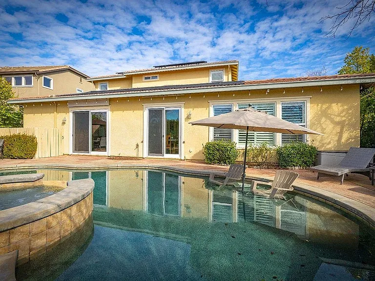 4930 Village Green Dr — Photo 48