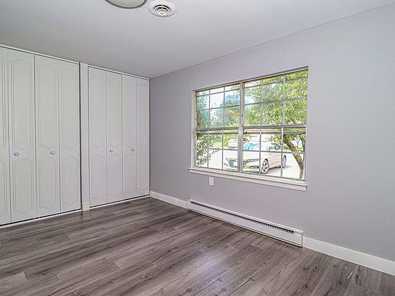 5th image of 21E Yorkshire Court #100B