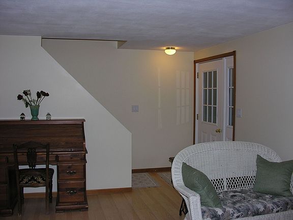 Private Foyer, laminate flooring