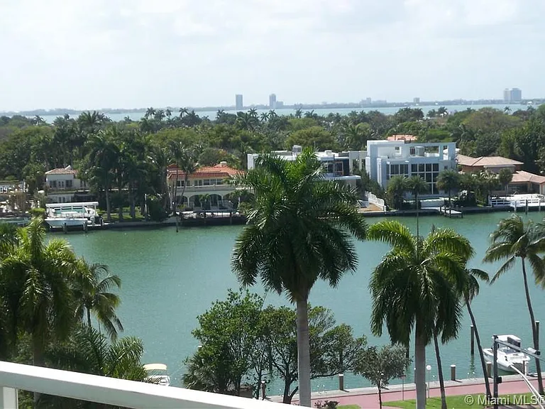 5161 Collins Ave #806 — Photo 32