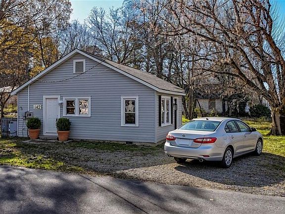 5th image of 562 Highland Ave