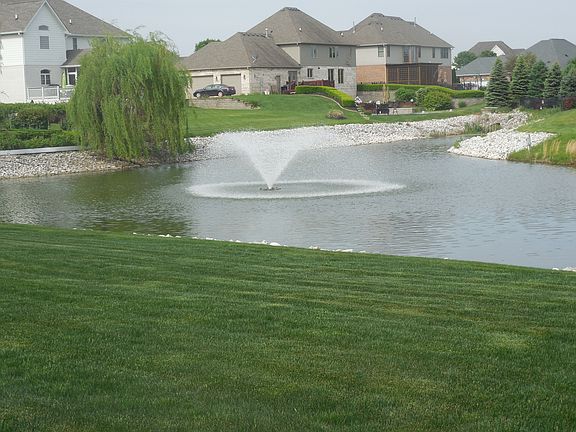 4th image of 7128 Dickinson Ln