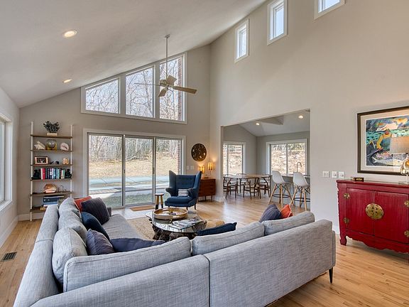 3rd image of 39 Lake Dr