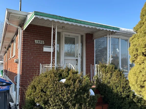 1590 Coram Cres, Mississauga, ON L4X 1K9