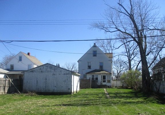 2nd image of 437 Louisiana Ave