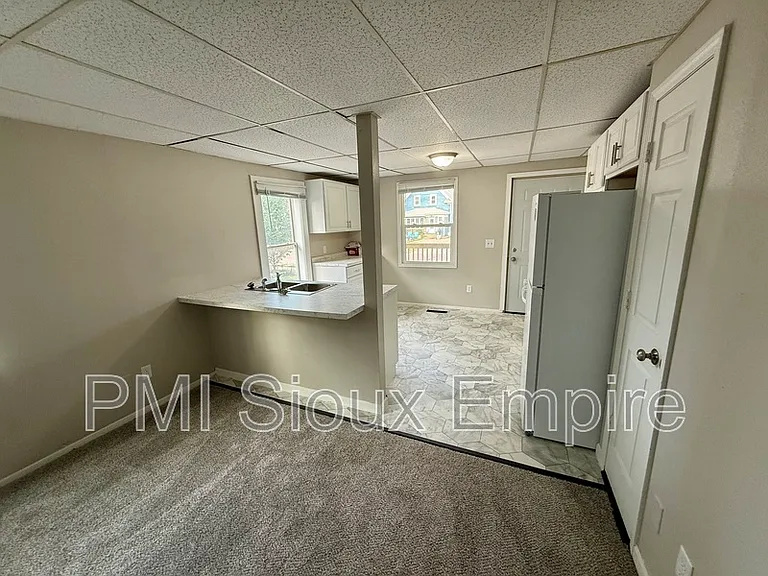 316 N Sherman Ave — Photo 3