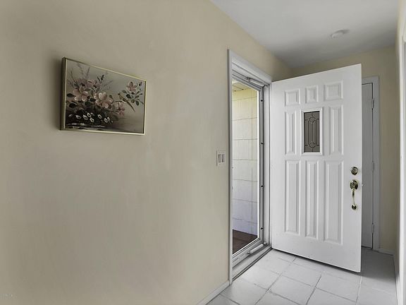 3rd image of 6 York St