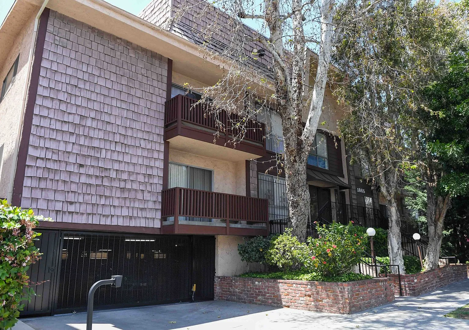 A Charming Westside Rental — Photo 1
