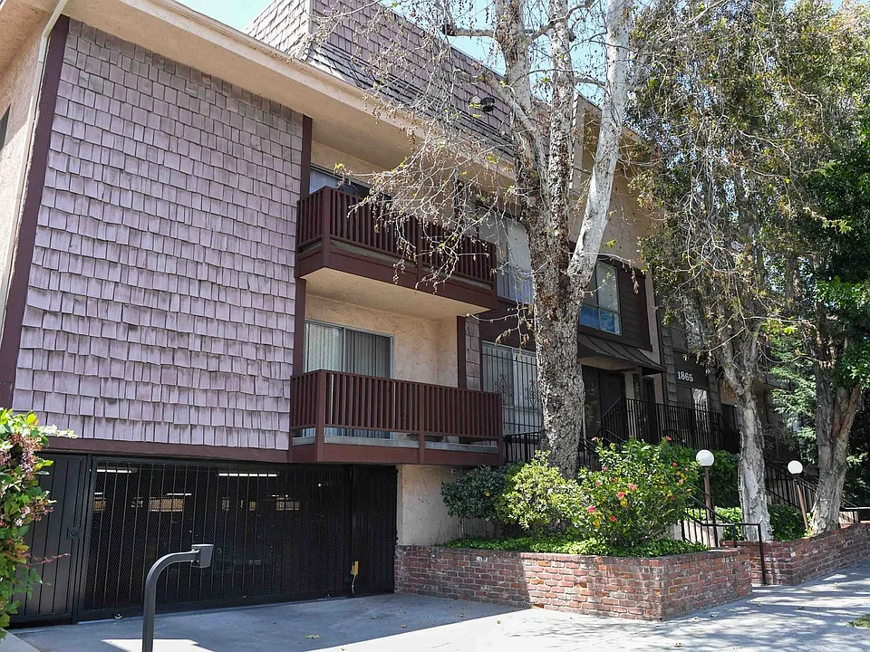 1865 Greenfield Ave #101