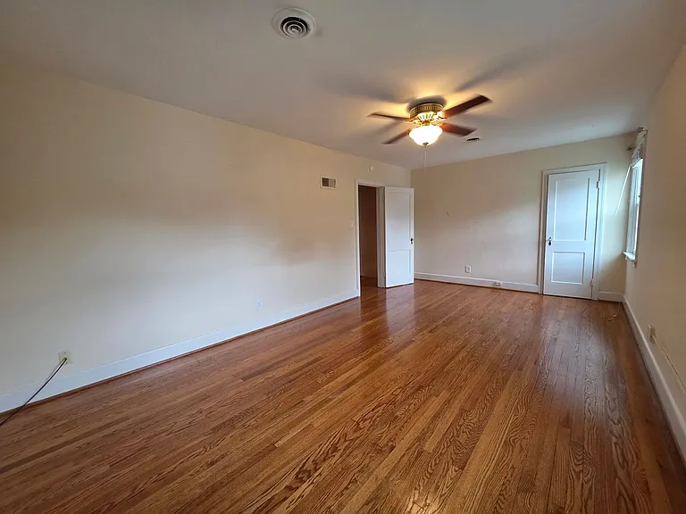 208 Regent Rd — Photo 23