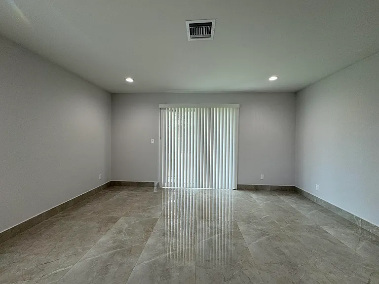 400 NE 30th St #2 — Photo 19