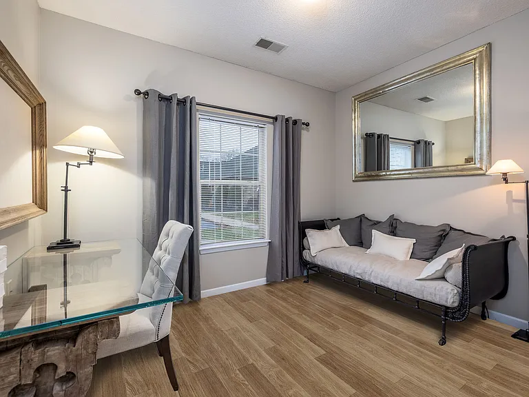 Coventry Apartments — Photo 12
