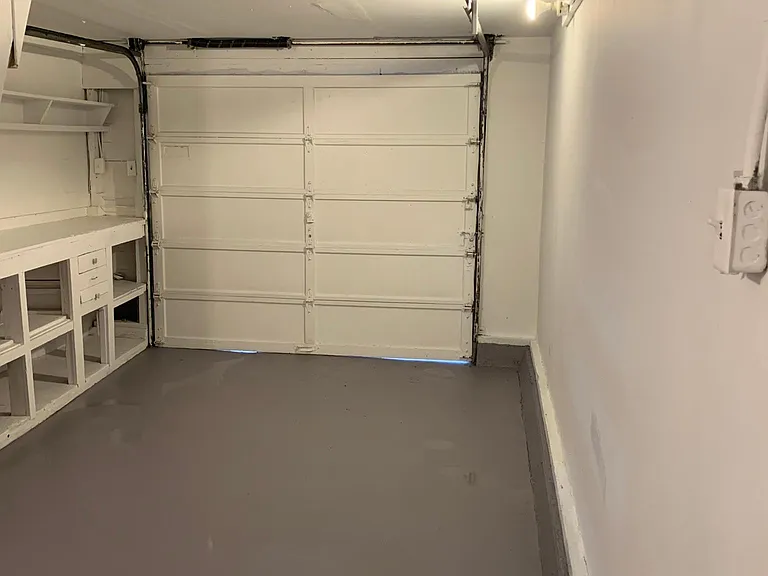 1096 Montgomery Ave — Photo 21