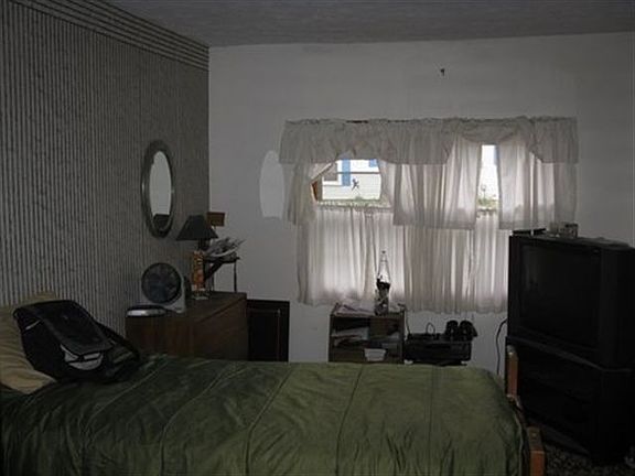 5th image of 9311 High St