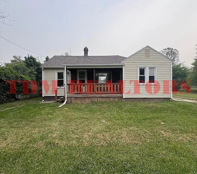 1029 Burns St — Photo 1