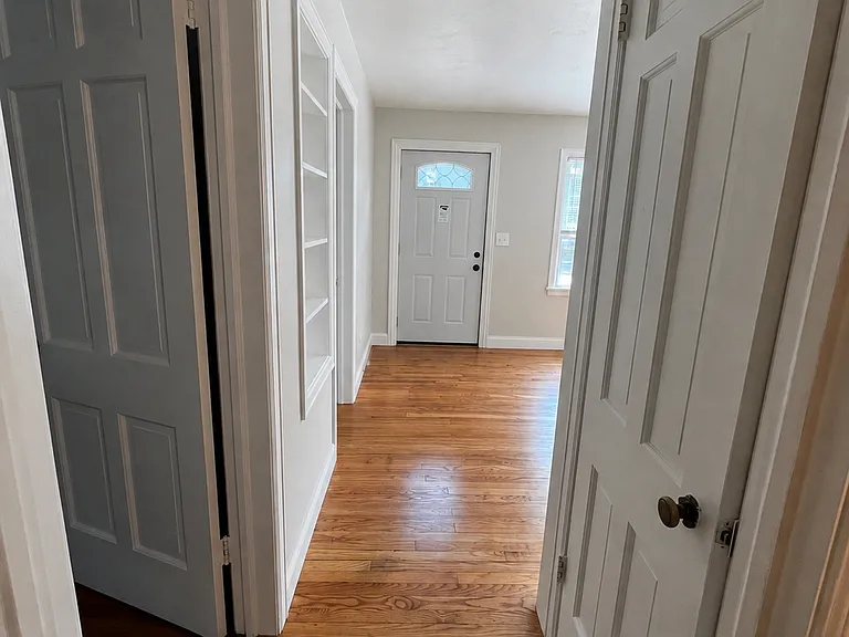 1607 Macarthur Dr — Photo 10
