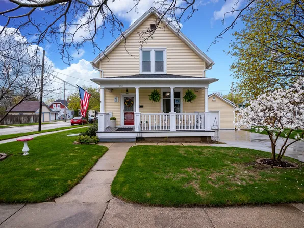 171 Edgewood Ln #A, West Bend, WI 53095