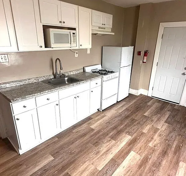 Walnut St 4935 — Photo 8