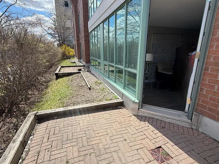 550 Cambridge St S #102 — Photo 25