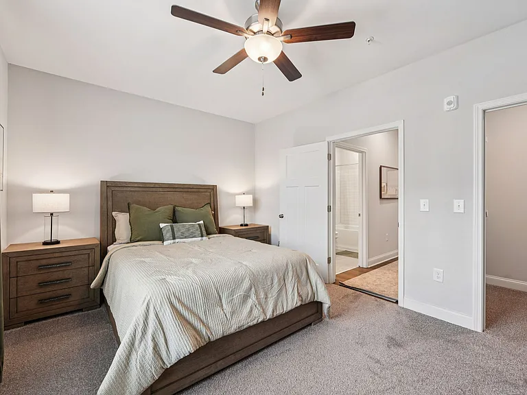 Hathaway at Lake Norman Apartments — Photo 14