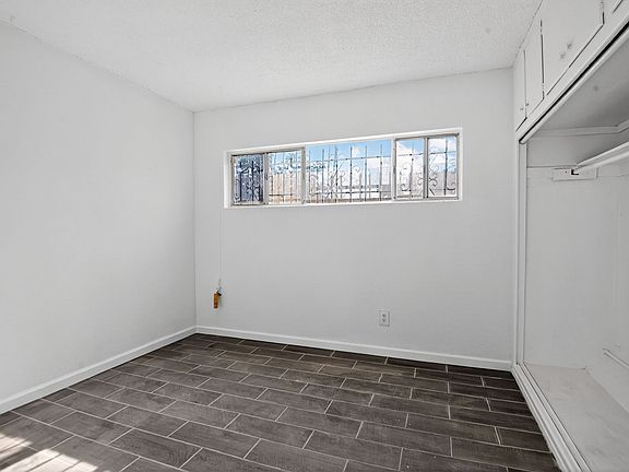 4th image of 1122 W 105th St