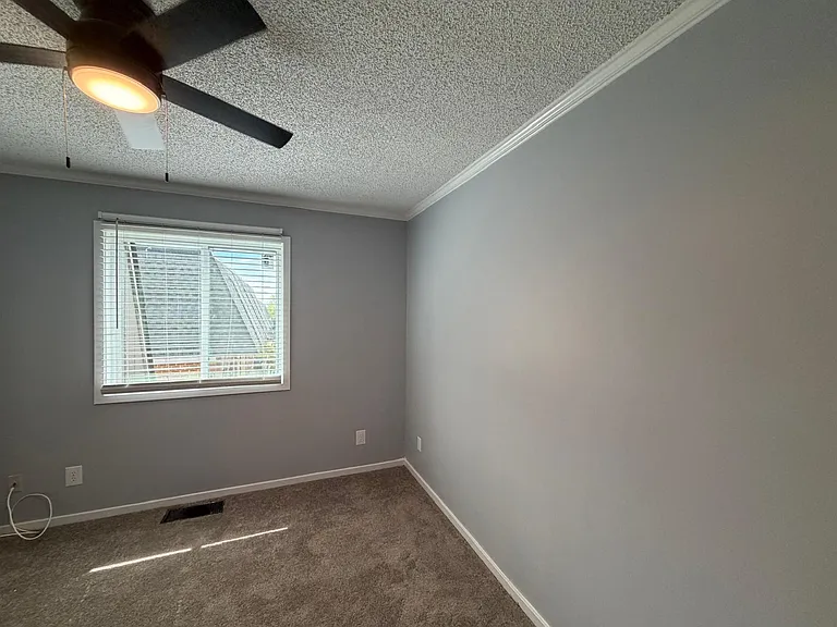 31 Canterbury Ct — Photo 34