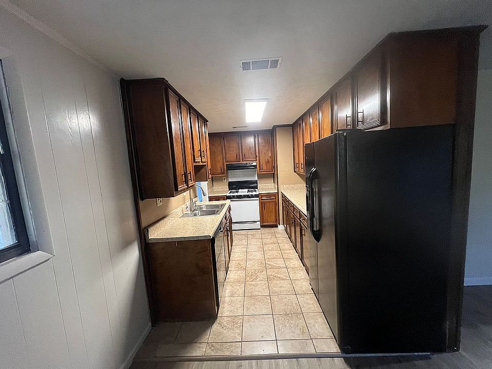 2nd image of 2052 N Gimon Cir
