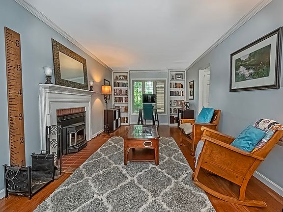 3rd image of 178 Parkridge Ln