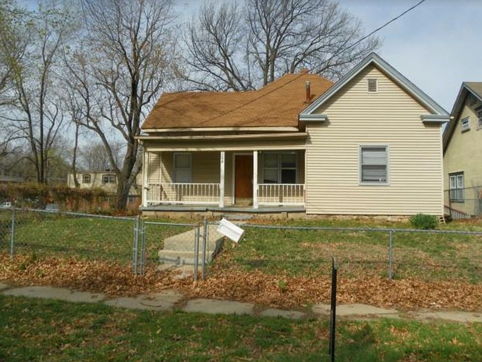 1st image of 108 S Fuller Ave