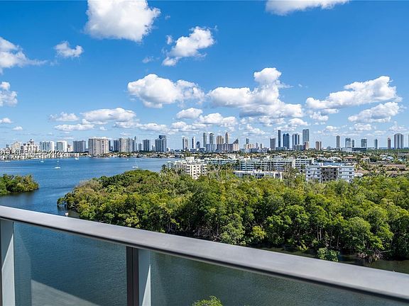 3rd image of 16385 Biscayne Blvd Unit 1120