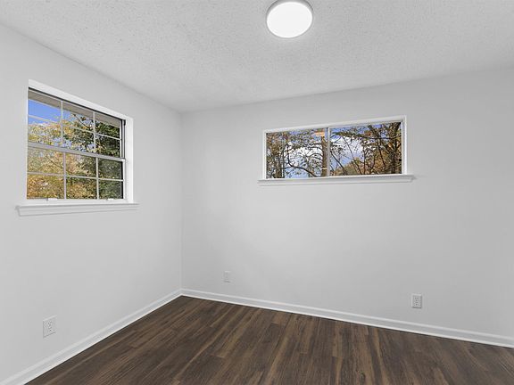 4th image of 3716 Pickering Ave